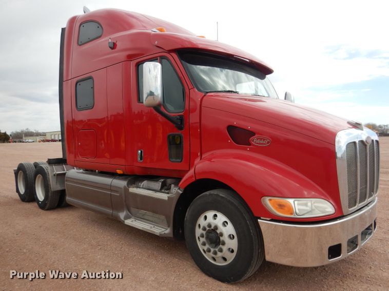 image for item DG5946 2007 Peterbilt 387 semi truck