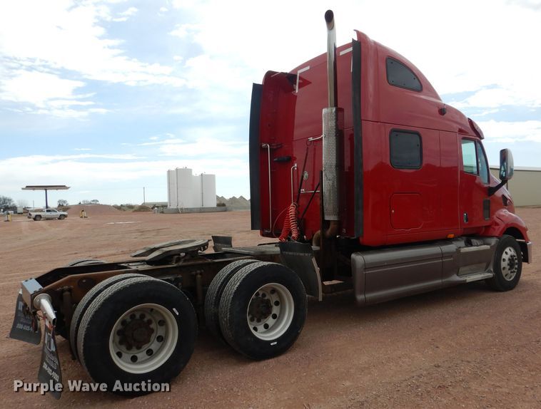 image for item DG5946 2007 Peterbilt 387 semi truck