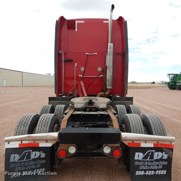 image for item DG5946 2007 Peterbilt 387 semi truck