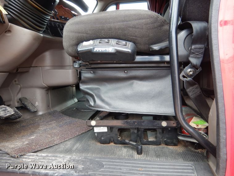 image for item DG5946 2007 Peterbilt 387 semi truck