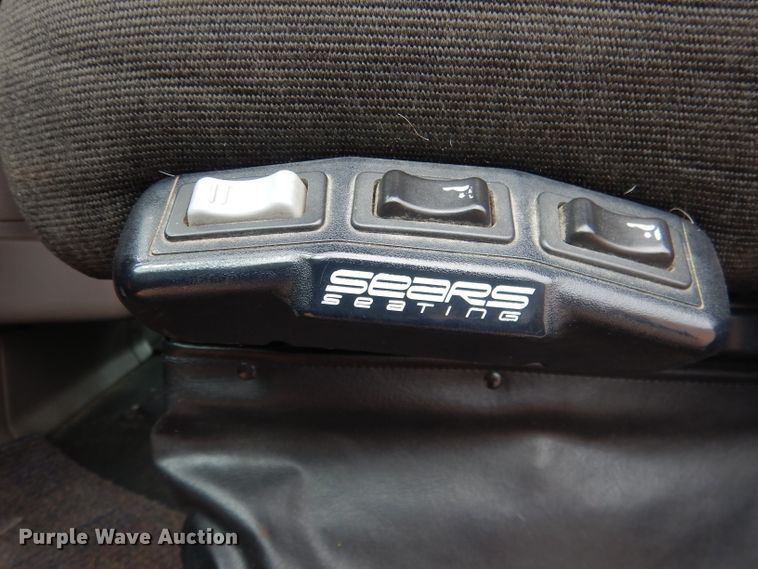 image for item DG5946 2007 Peterbilt 387 semi truck