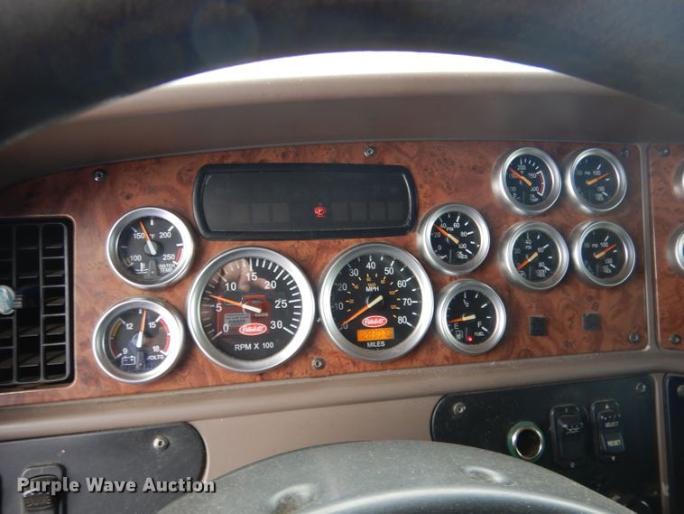 image for item DG5946 2007 Peterbilt 387 semi truck