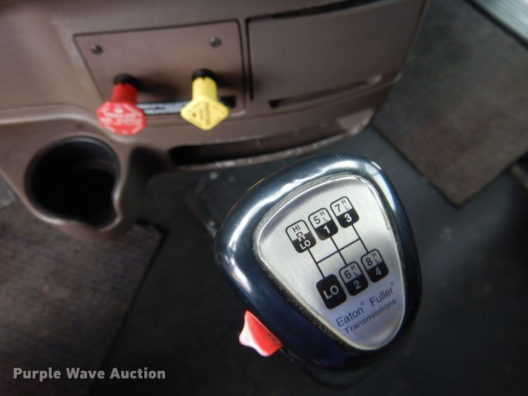 image for item DG5946 2007 Peterbilt 387 semi truck