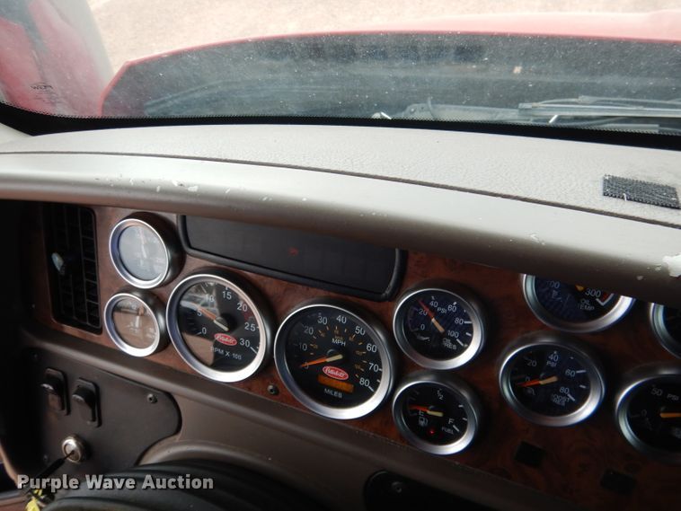 image for item DG5946 2007 Peterbilt 387 semi truck