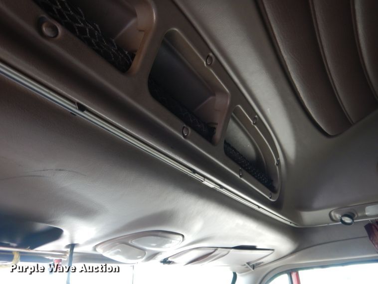 image for item DG5946 2007 Peterbilt 387 semi truck