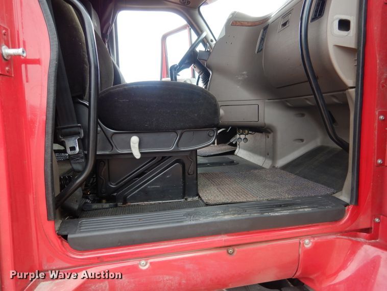 image for item DG5946 2007 Peterbilt 387 semi truck