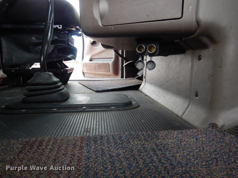 image for item DG5946 2007 Peterbilt 387 semi truck