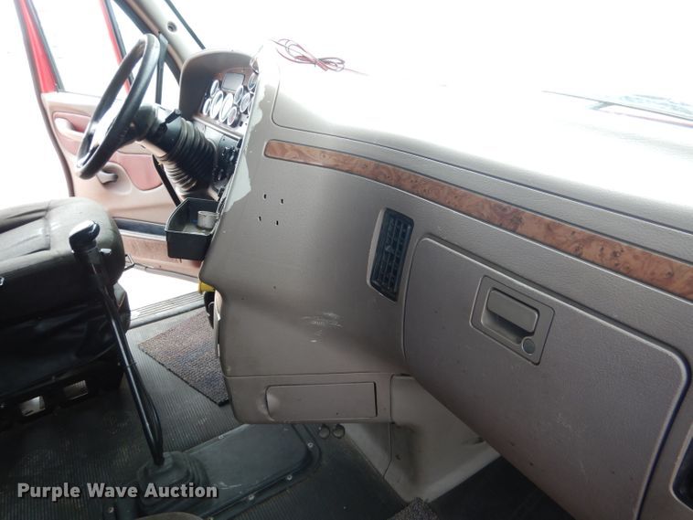 image for item DG5946 2007 Peterbilt 387 semi truck