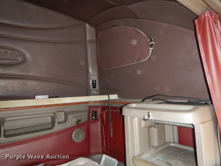 image for item DG5946 2007 Peterbilt 387 semi truck