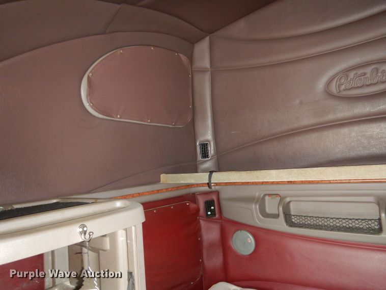 image for item DG5946 2007 Peterbilt 387 semi truck