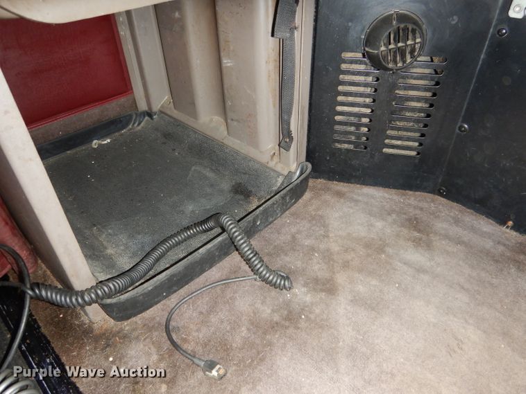 image for item DG5946 2007 Peterbilt 387 semi truck