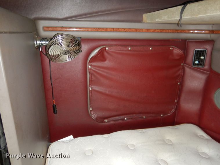 image for item DG5946 2007 Peterbilt 387 semi truck