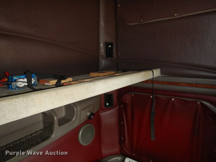 image for item DG5946 2007 Peterbilt 387 semi truck