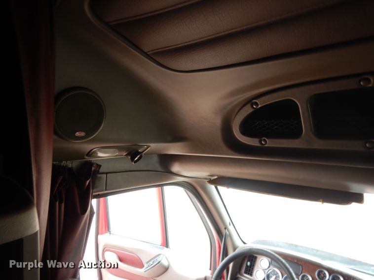 image for item DG5946 2007 Peterbilt 387 semi truck