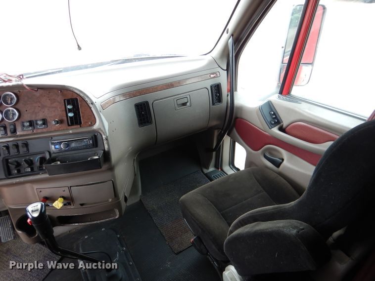 image for item DG5946 2007 Peterbilt 387 semi truck