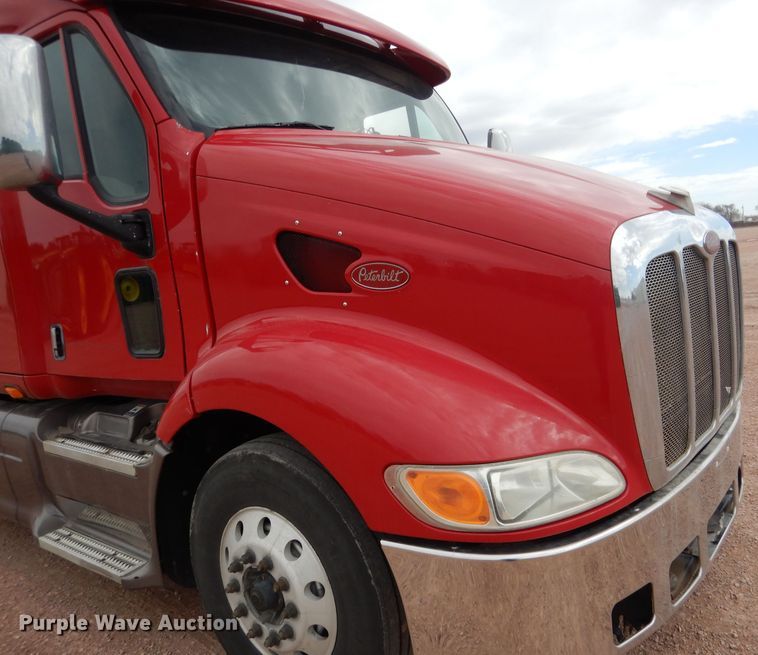 image for item DG5946 2007 Peterbilt 387 semi truck