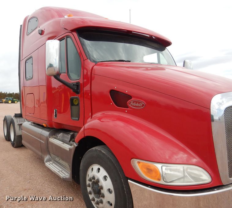 image for item DG5946 2007 Peterbilt 387 semi truck