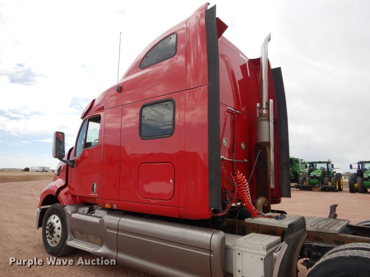 image for item DG5946 2007 Peterbilt 387 semi truck