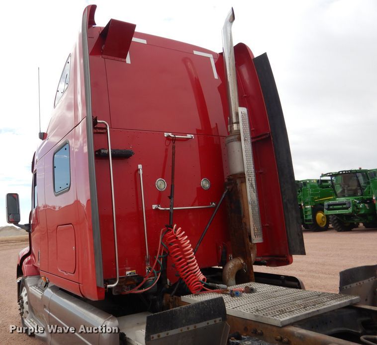 image for item DG5946 2007 Peterbilt 387 semi truck