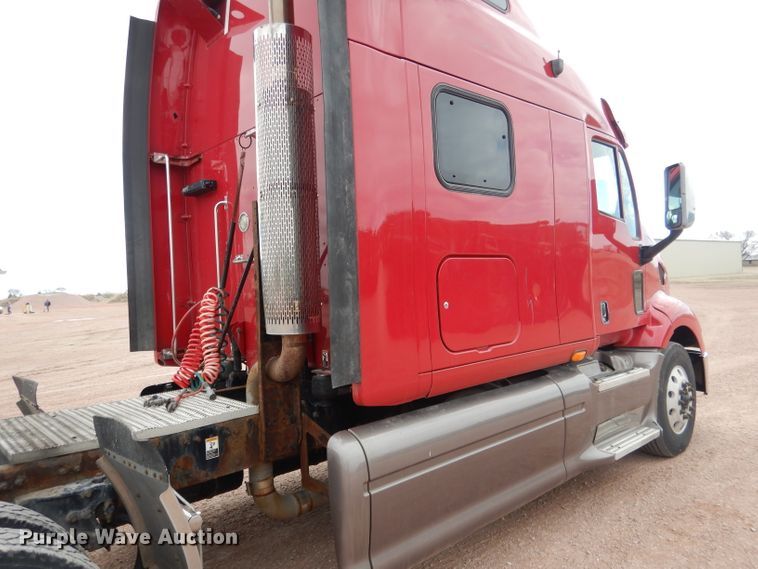 image for item DG5946 2007 Peterbilt 387 semi truck