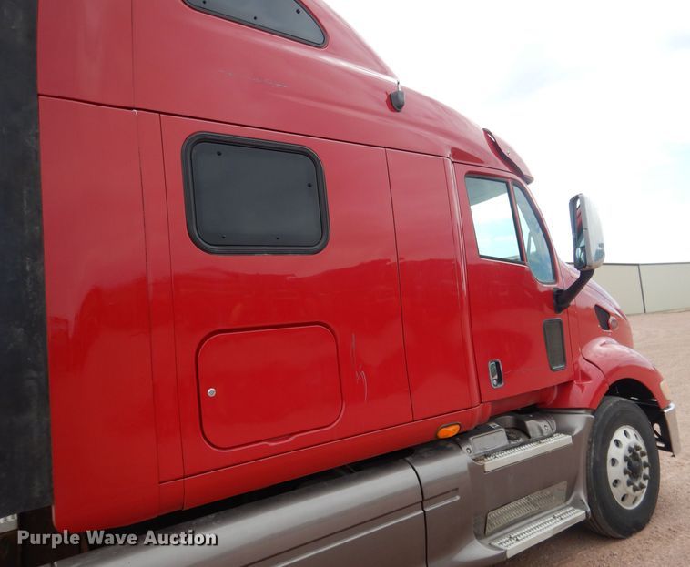 image for item DG5946 2007 Peterbilt 387 semi truck