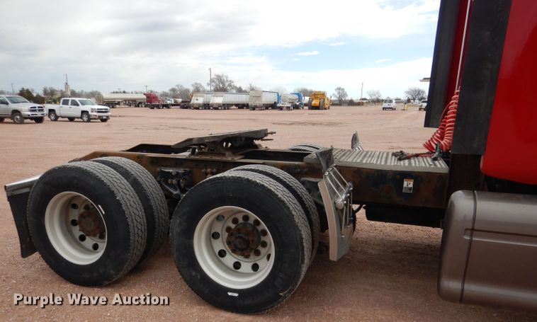 image for item DG5946 2007 Peterbilt 387 semi truck