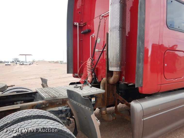 image for item DG5946 2007 Peterbilt 387 semi truck