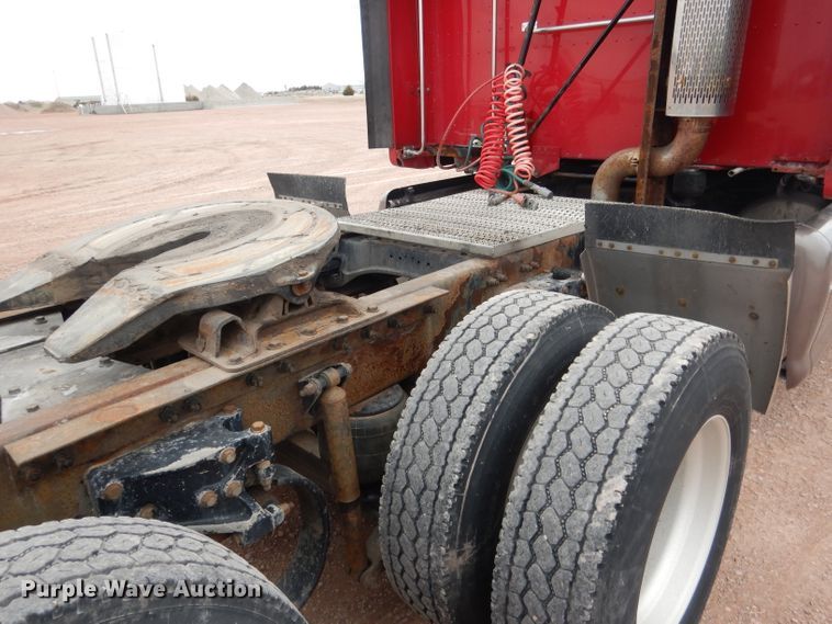 image for item DG5946 2007 Peterbilt 387 semi truck