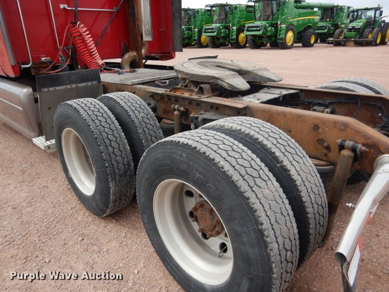 image for item DG5946 2007 Peterbilt 387 semi truck