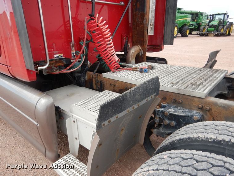 image for item DG5946 2007 Peterbilt 387 semi truck