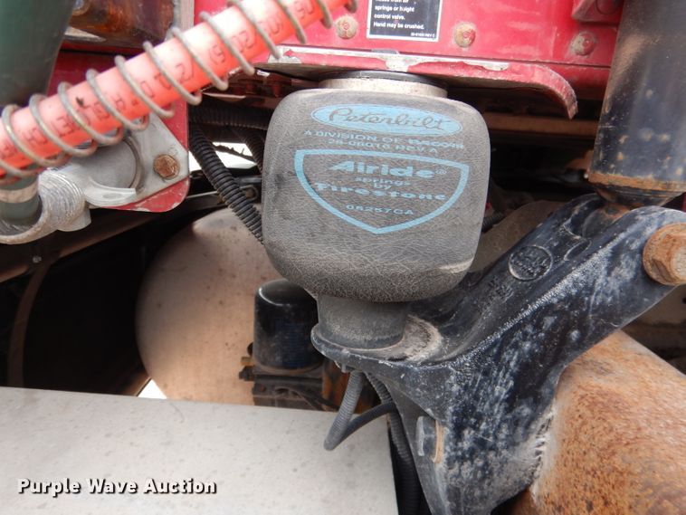 image for item DG5946 2007 Peterbilt 387 semi truck