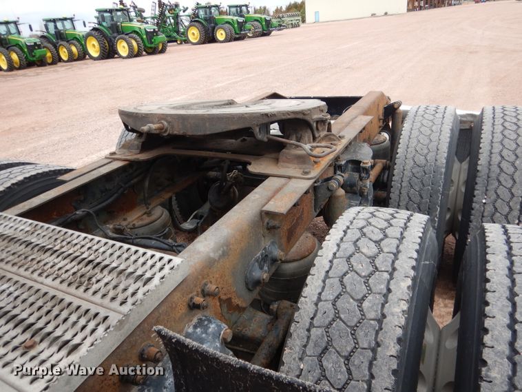 image for item DG5946 2007 Peterbilt 387 semi truck