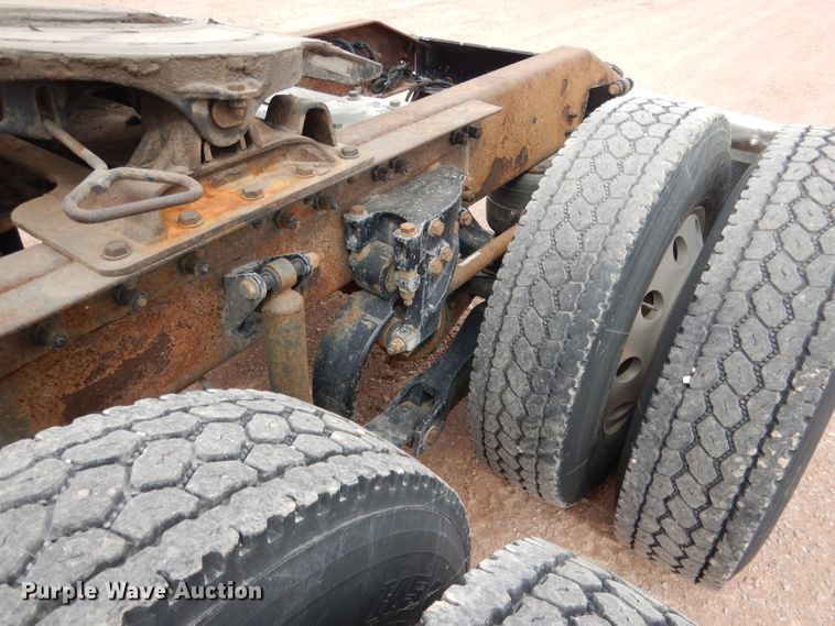 image for item DG5946 2007 Peterbilt 387 semi truck