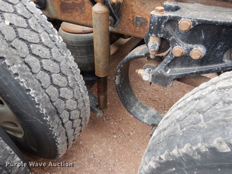 image for item DG5946 2007 Peterbilt 387 semi truck