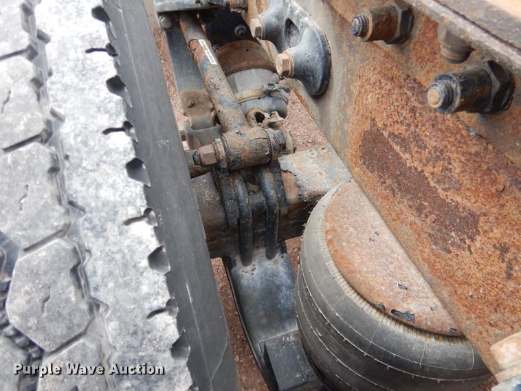 image for item DG5946 2007 Peterbilt 387 semi truck