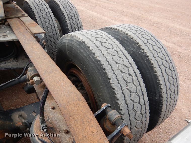 image for item DG5946 2007 Peterbilt 387 semi truck