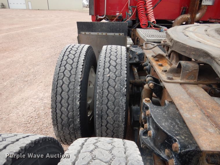 image for item DG5946 2007 Peterbilt 387 semi truck