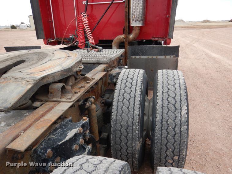 image for item DG5946 2007 Peterbilt 387 semi truck