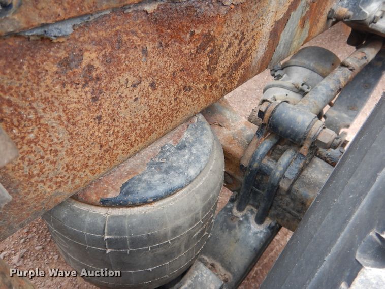 image for item DG5946 2007 Peterbilt 387 semi truck