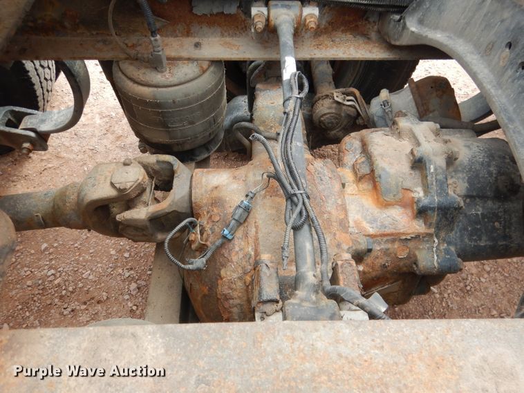 image for item DG5946 2007 Peterbilt 387 semi truck