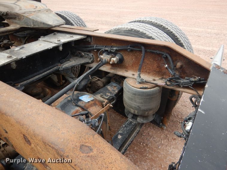 image for item DG5946 2007 Peterbilt 387 semi truck