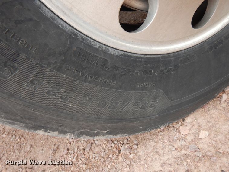 image for item DG5946 2007 Peterbilt 387 semi truck