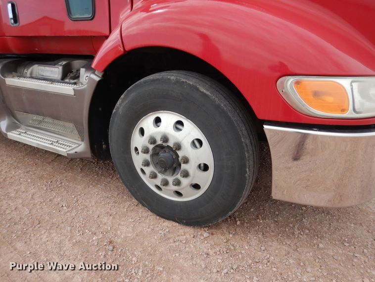 image for item DG5946 2007 Peterbilt 387 semi truck