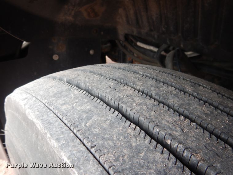 image for item DG5946 2007 Peterbilt 387 semi truck