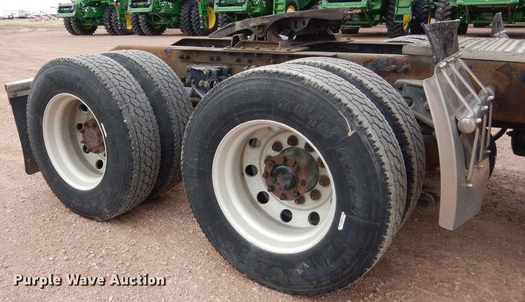 image for item DG5946 2007 Peterbilt 387 semi truck