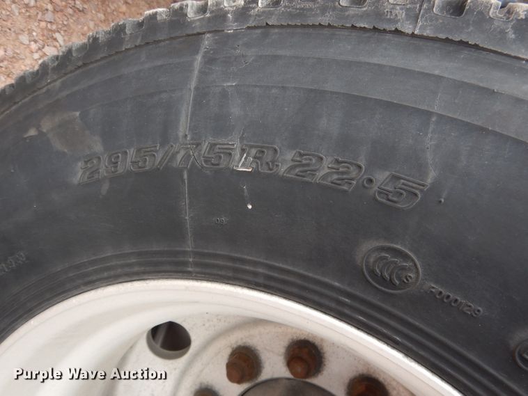 image for item DG5946 2007 Peterbilt 387 semi truck