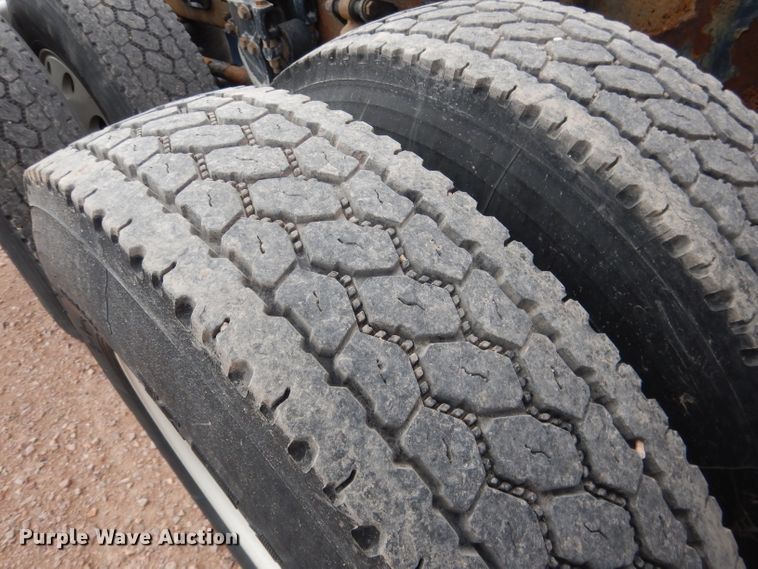 image for item DG5946 2007 Peterbilt 387 semi truck