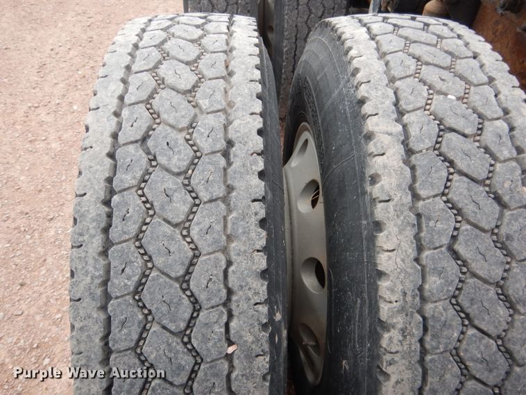 image for item DG5946 2007 Peterbilt 387 semi truck