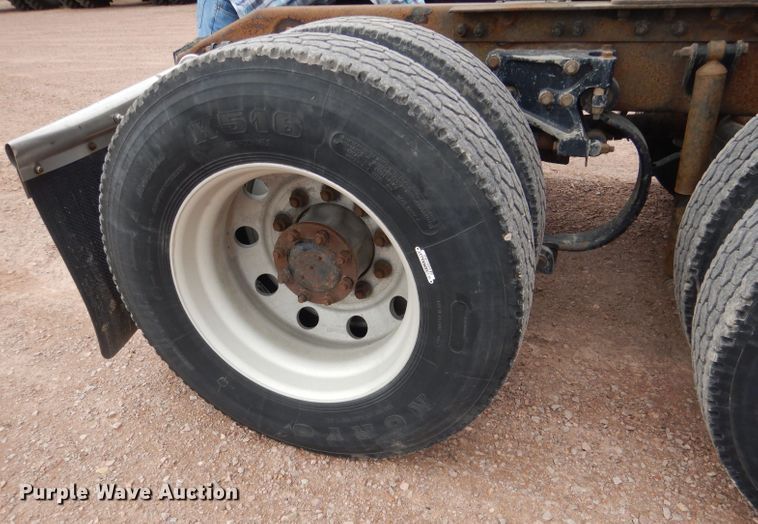 image for item DG5946 2007 Peterbilt 387 semi truck