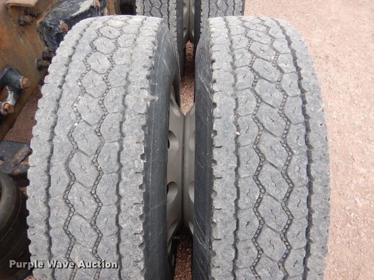 image for item DG5946 2007 Peterbilt 387 semi truck